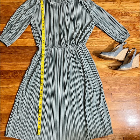 H&M pleated dress - Picture 2 of 8